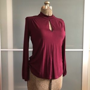 Amour Vert Long-Sleeved Blouse w/ Keyhole Neckline